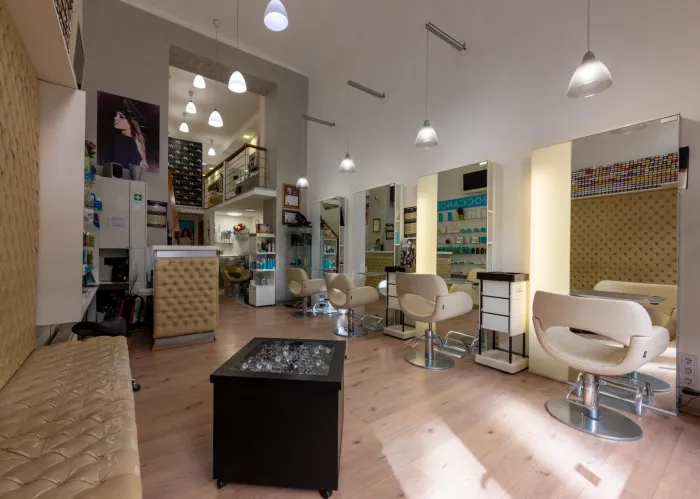 Eisinger Salon - Rólunk